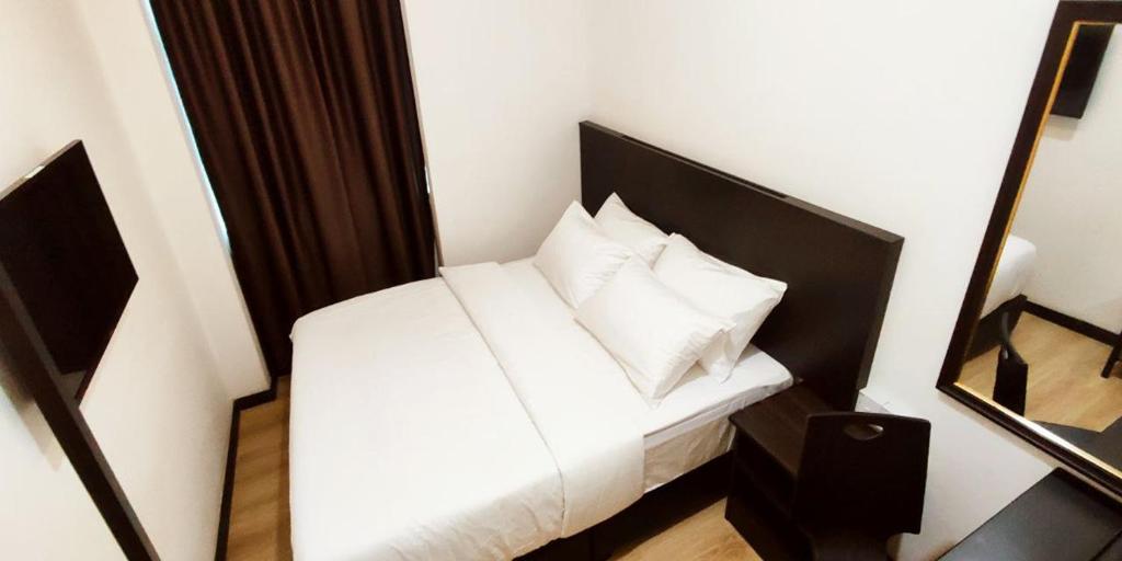 Postel nebo postele na pokoji v ubytování ABA Hotel Kuching Sarawak