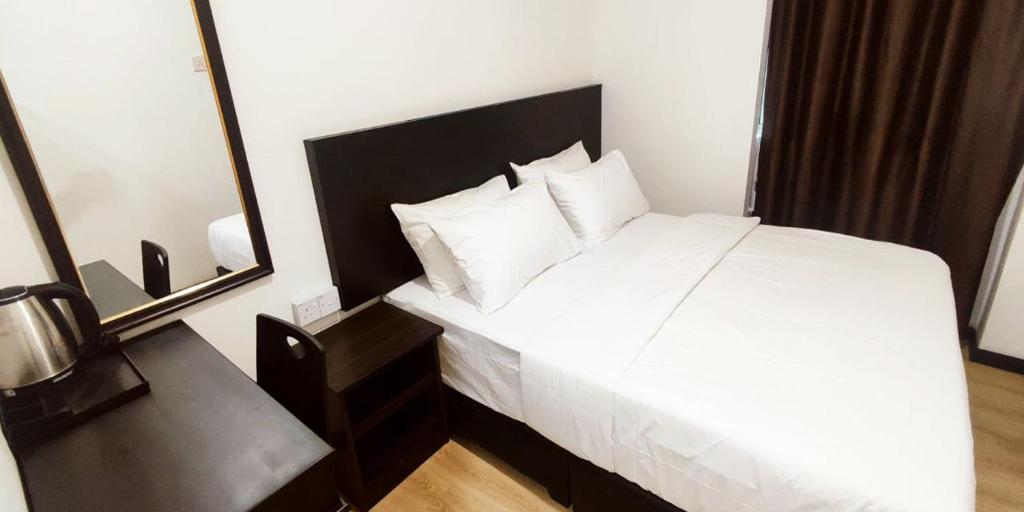 Postel nebo postele na pokoji v ubytování ABA Hotel Kuching Sarawak