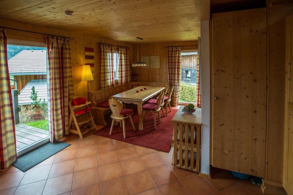 Część wypoczynkowa w obiekcie Alpendorf Dachstein West by ALPS RESORTS