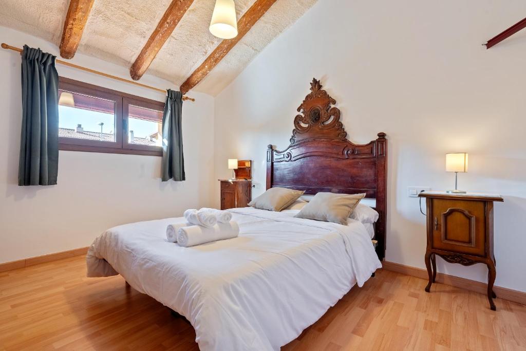 Postel nebo postele na pokoji v ubytování Hauzify I Casa Rourell