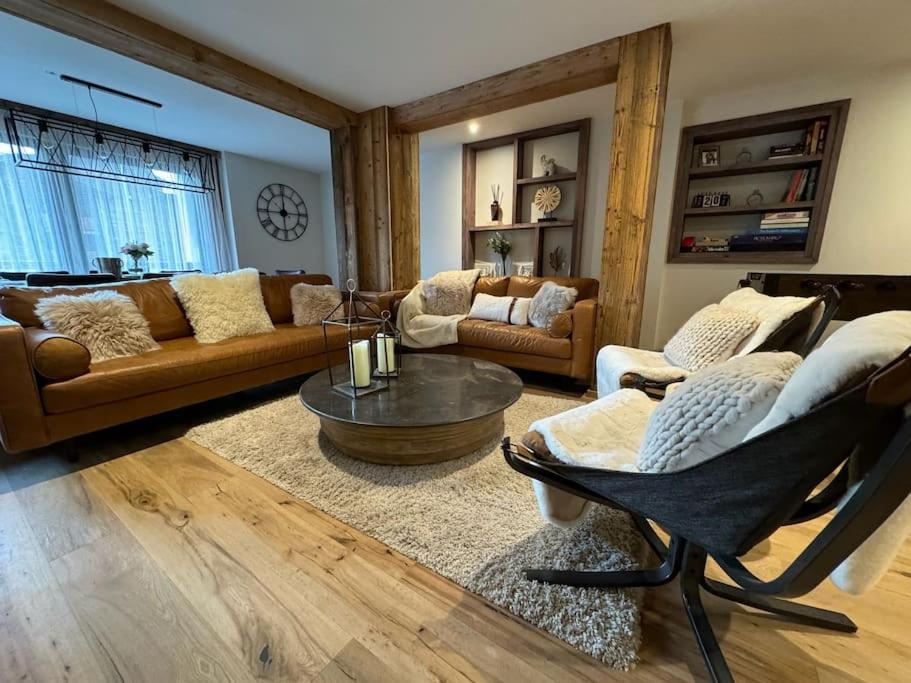 พื้นที่นั่งเล่นของ Central 4 bedroom apartment with spa access