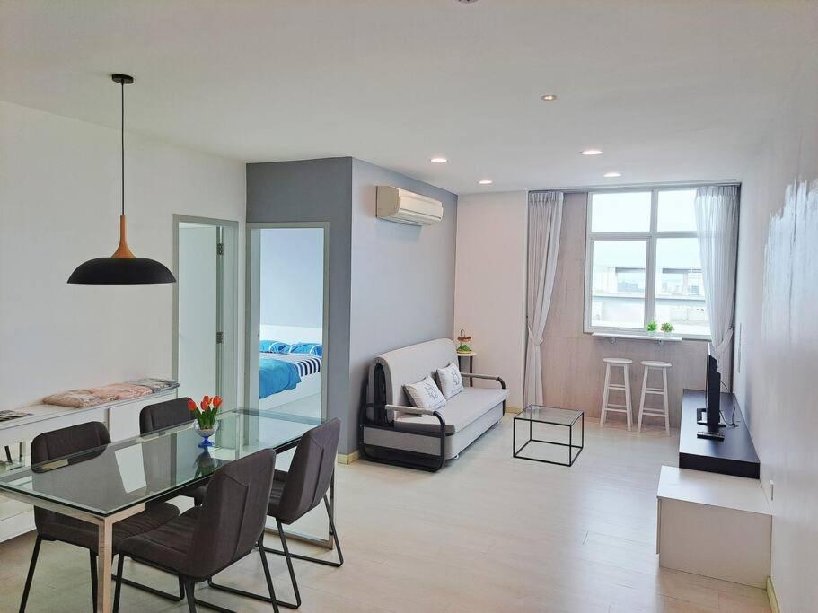 Χώρος καθιστικού στο 28th 2BR1B Straits Garden Suites Georgetown Penang