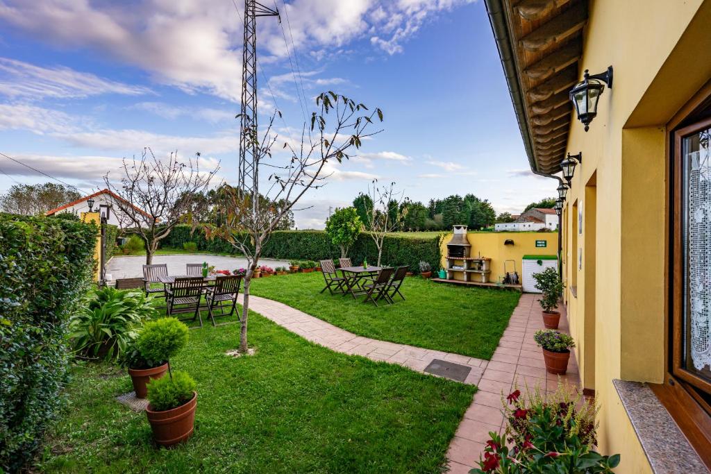 a view of the garden from the house at Apto Naranja - Casa el gaitero in Susacasa