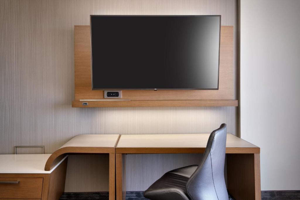 TV a/nebo společenská místnost v ubytování Courtyard by Marriott Cedar City