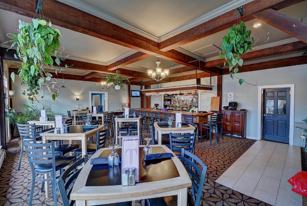 Restaurace v ubytování Colonial Motel and Spa