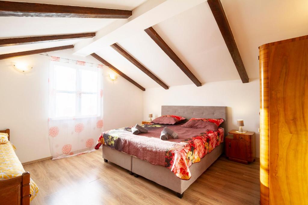a bedroom with a bed and a window at Woodland Retreat in Donji Zagon
