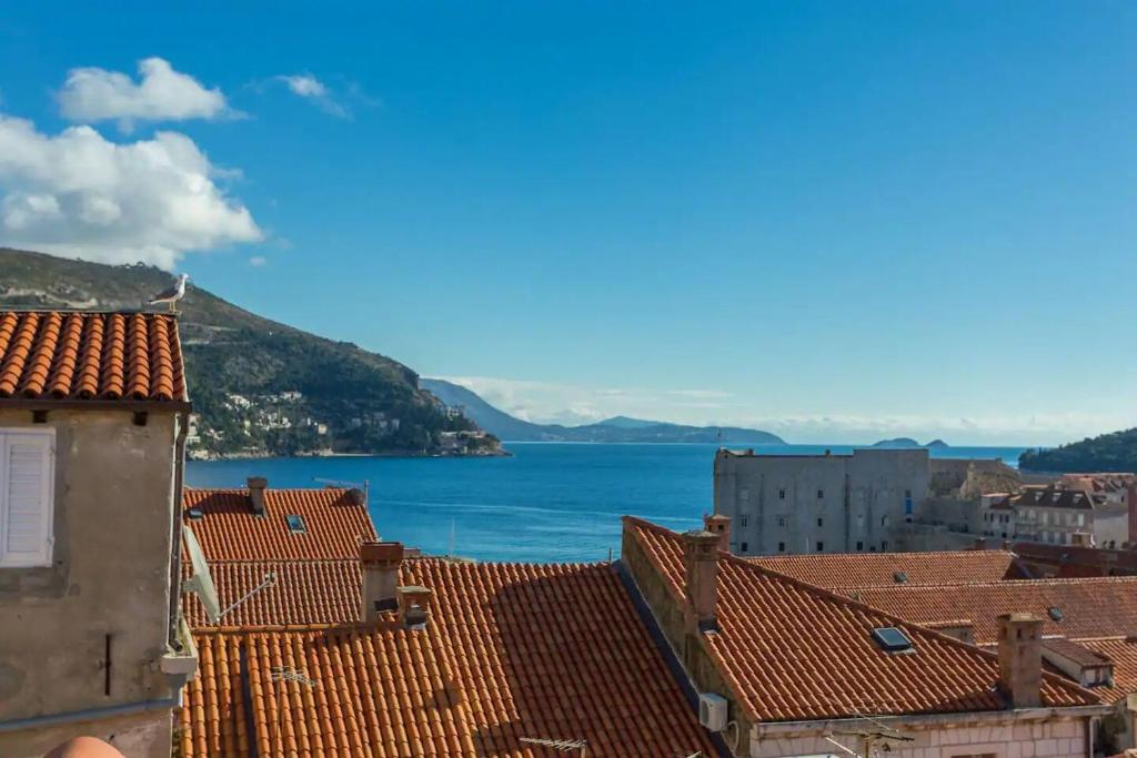 a view of the water from the roofs of buildings at House Star 1 in Dubrovnik