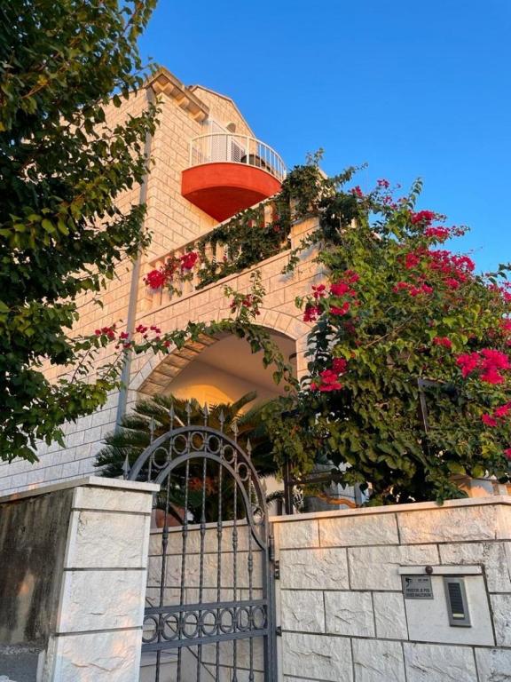 Apartments and Rooms Villa Bouganvillea