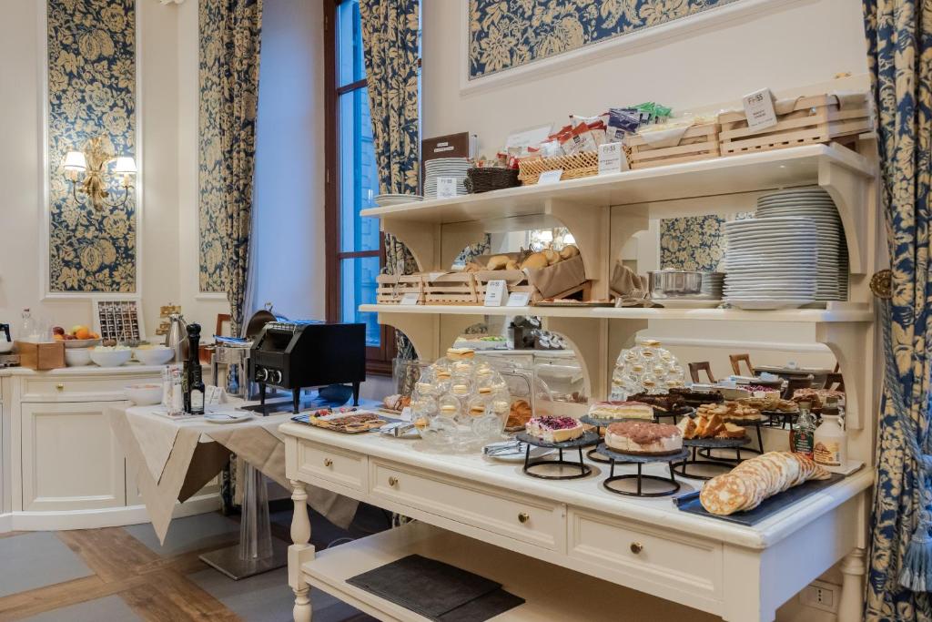 FH55 Hotel Calzaiuoli - Resim 17