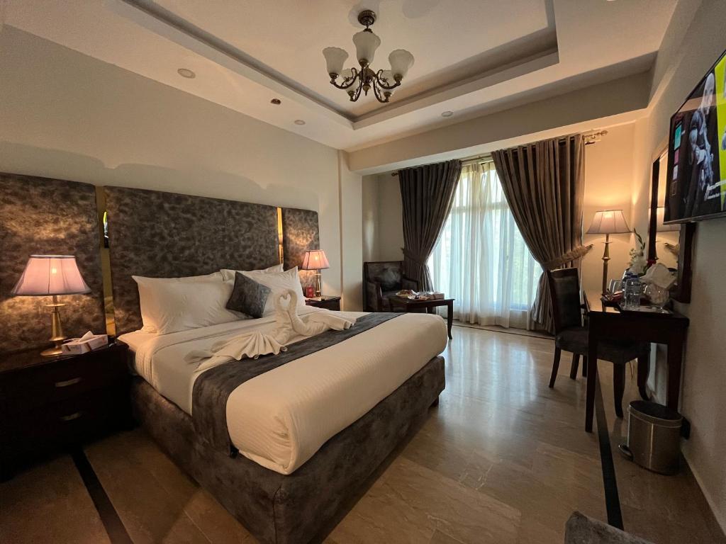 Envoy Continental Hotel - Deluxe Suite