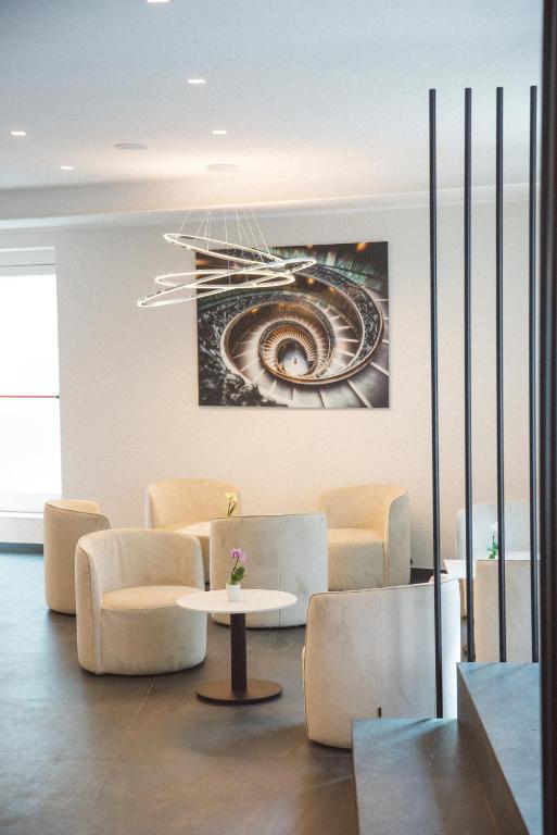 J Maluni City Hotel - Resim 31
