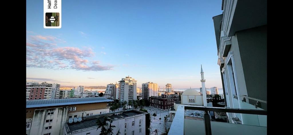 Nespecifikovaný výhled na destinaci Durrës nebo výhled na město při pohledu z apartmánu