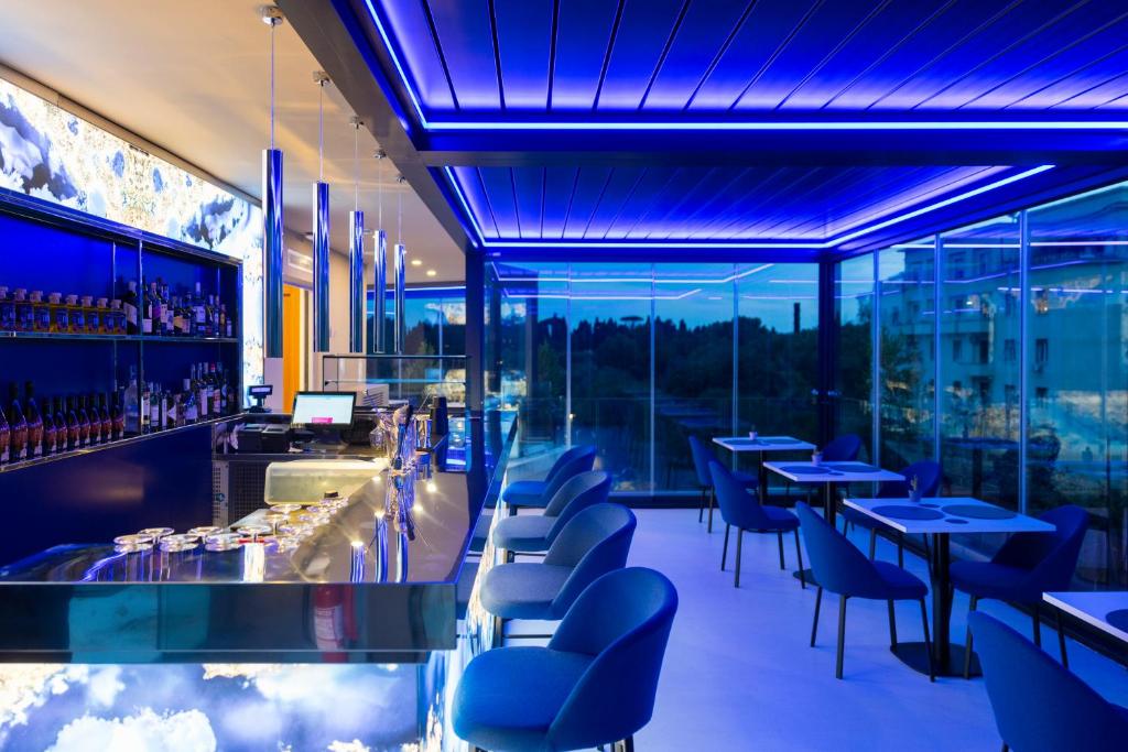 J Maluni City Hotel - Resim 4