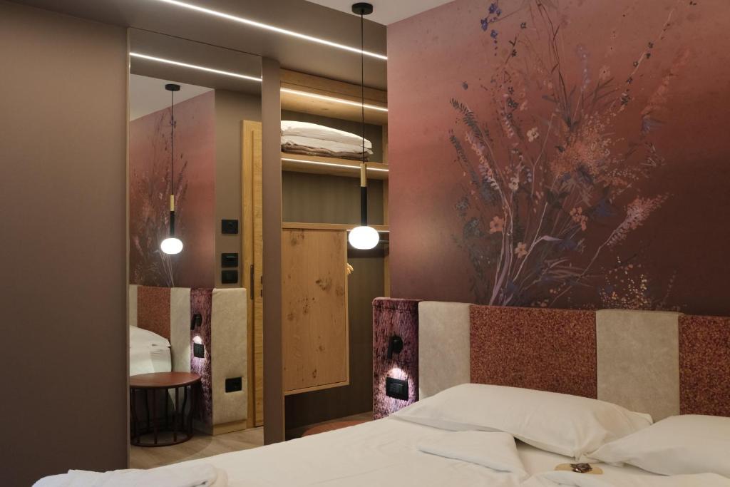 Postel nebo postele na pokoji v ubytování Flos Hotel