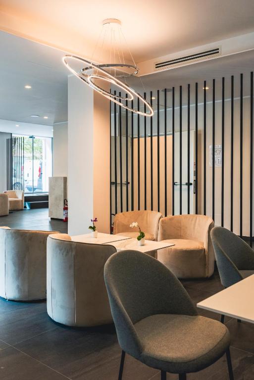 J Maluni City Hotel - Resim 7