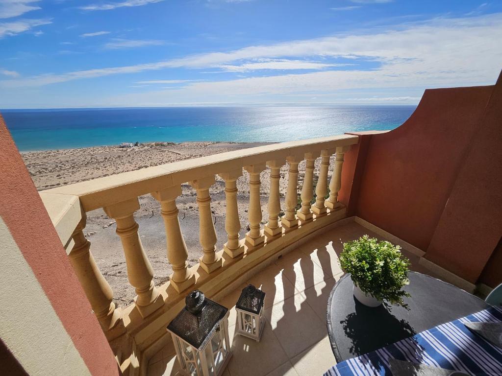 a balcony with a table and a view of the beach at EL balcón del mar in Costa Calma