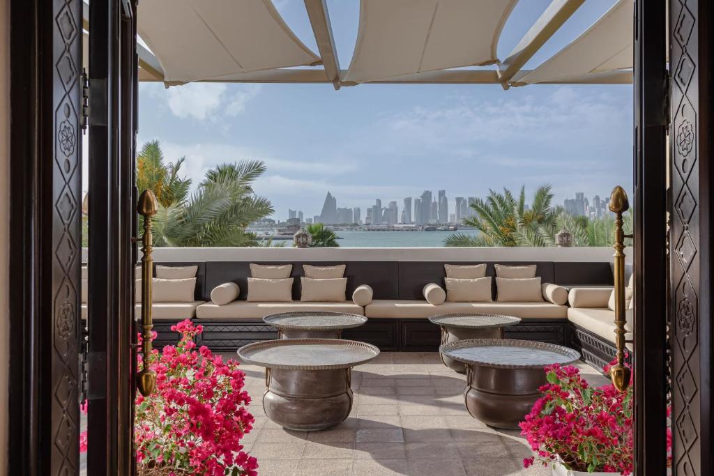 Balkón nebo terasa v ubytování Sharq Village & Spa, a Ritz-Carlton Hotel