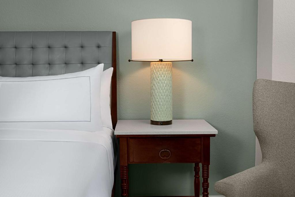 Hilton Aruba Caribbean Resort & Casino - Partial Ocean View Aruba Tower 1 King Bed