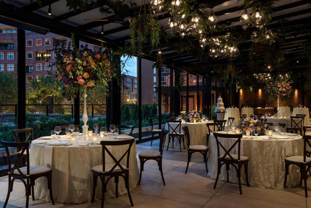 The Ritz-Carlton, St. Louis - Housity