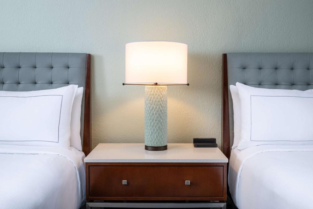 Hilton Aruba Caribbean Resort & Casino - OCEAN VIEW ARUBA TOWER 2 QUEEN BEDS