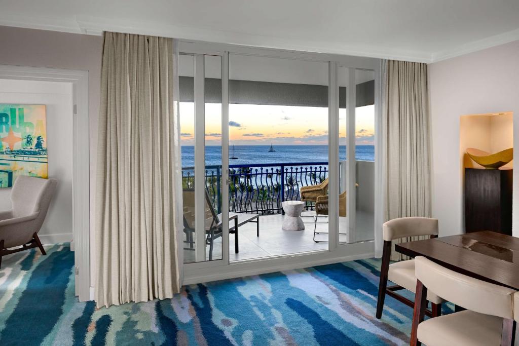 Hilton Aruba Caribbean Resort & Casino - Aruba Tower Suite With One King Bed And Ocean View
