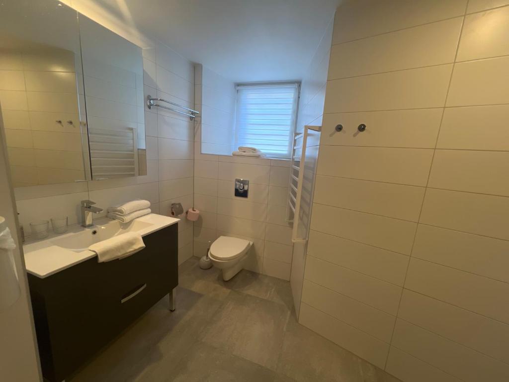 Koupelna v ubytování Hôtel Le Manoir