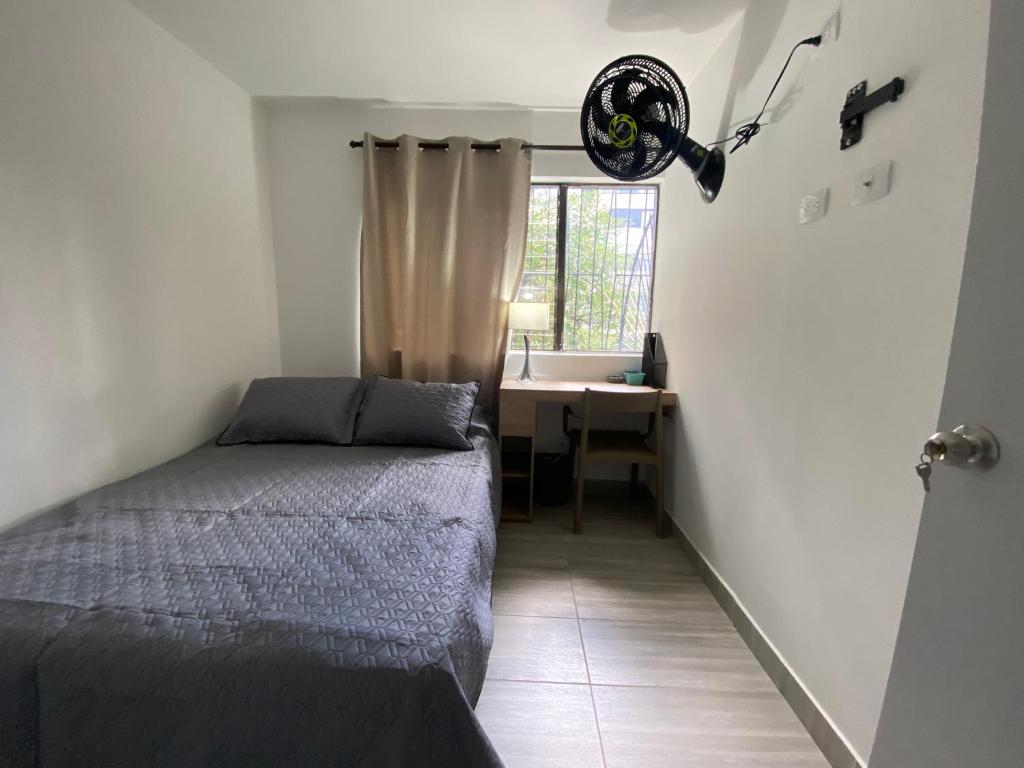 Una cama o camas en una habitación de HABITACION 2 Fatima