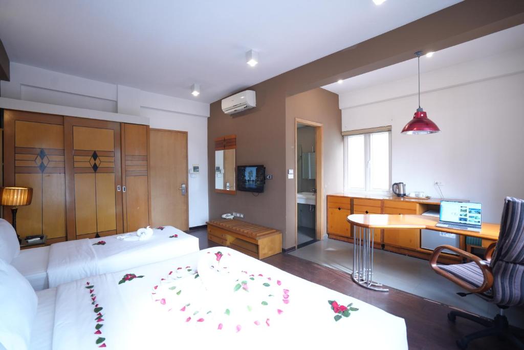 Hanoi Golden Sunshine Villa Hotel and Travel - Twin Room With Terrace