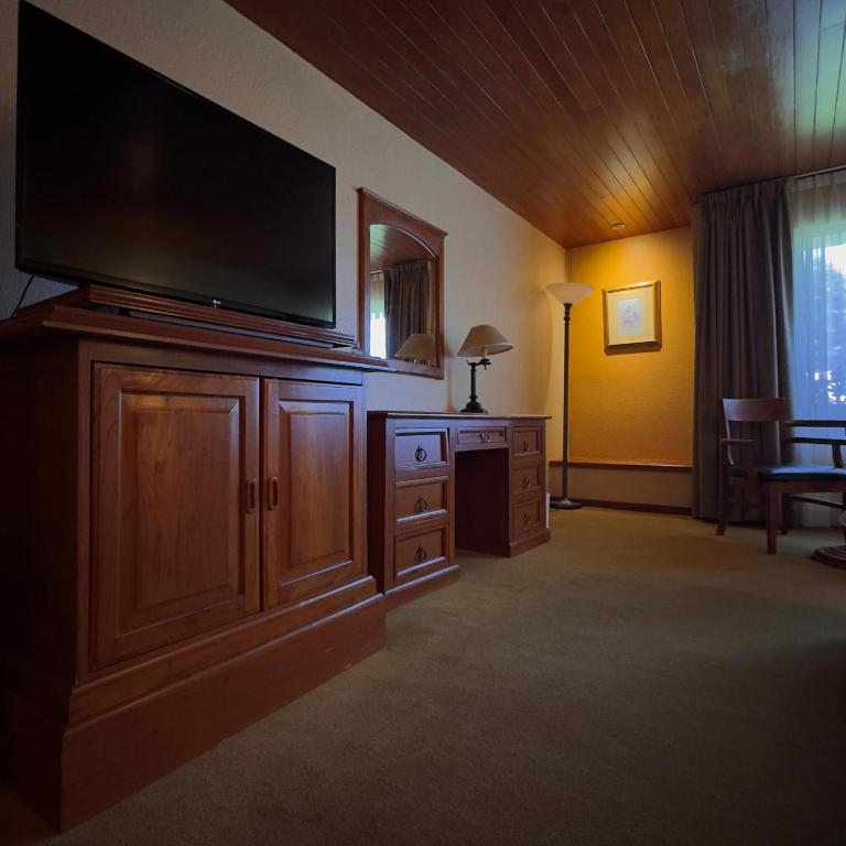 TV a/nebo společenská místnost v ubytování Hotel El Paraiso