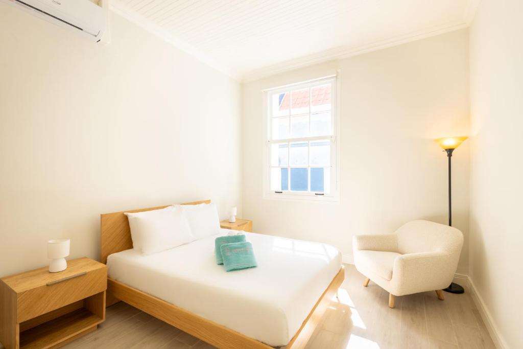 Cama o camas de una habitación en Broadway Apartments - Chic & Stylish Urban Stays
