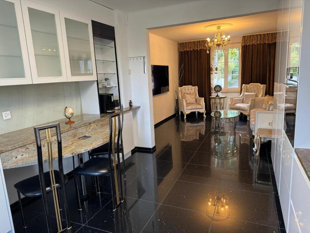 Kuchyň nebo kuchyňský kout v ubytování Butthouse Apartments