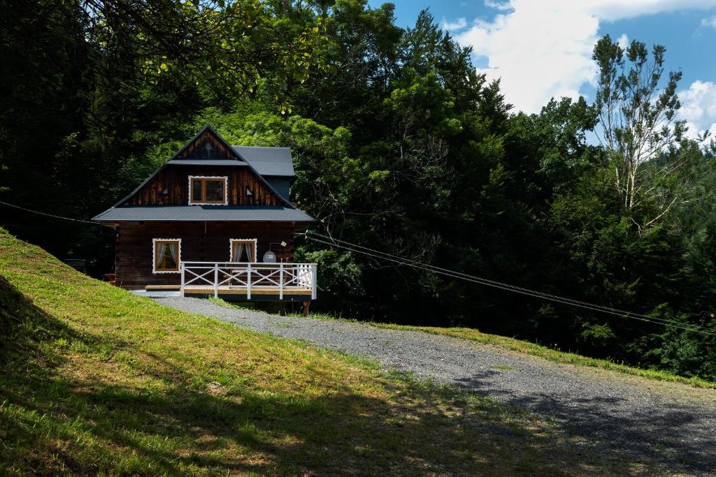 una casa en la ladera de una colina en Widokowe Wzgórze, en Wisła