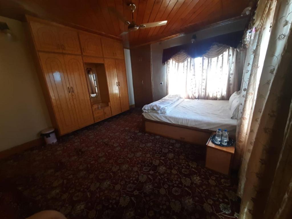 Postel nebo postele na pokoji v ubytování Rufaie Manzil