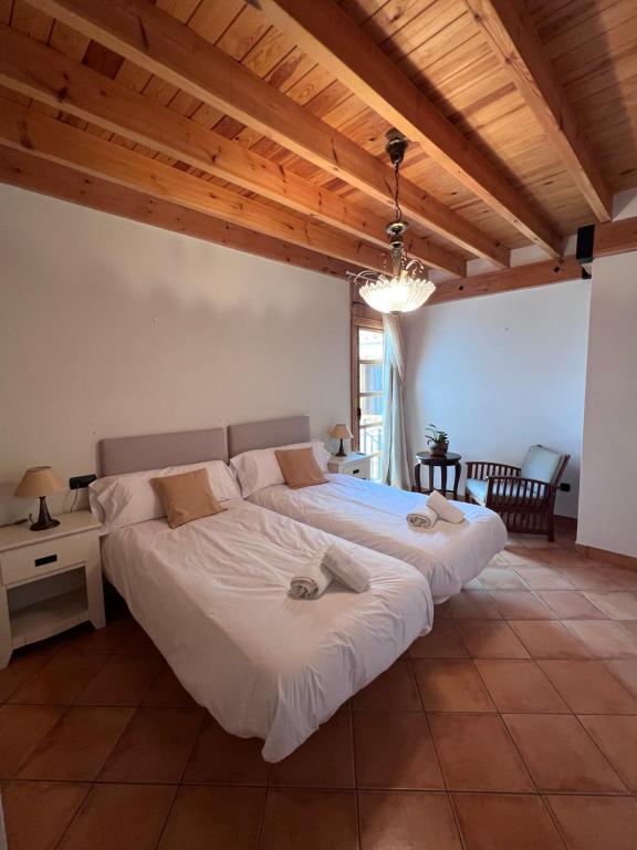 Posteľ alebo postele v izbe v ubytovaní Sitjar Casa Rural