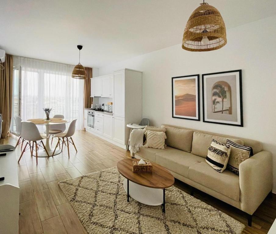 The Palm 1 Apartment - family friendly, free parking, central, self check-in - Housity