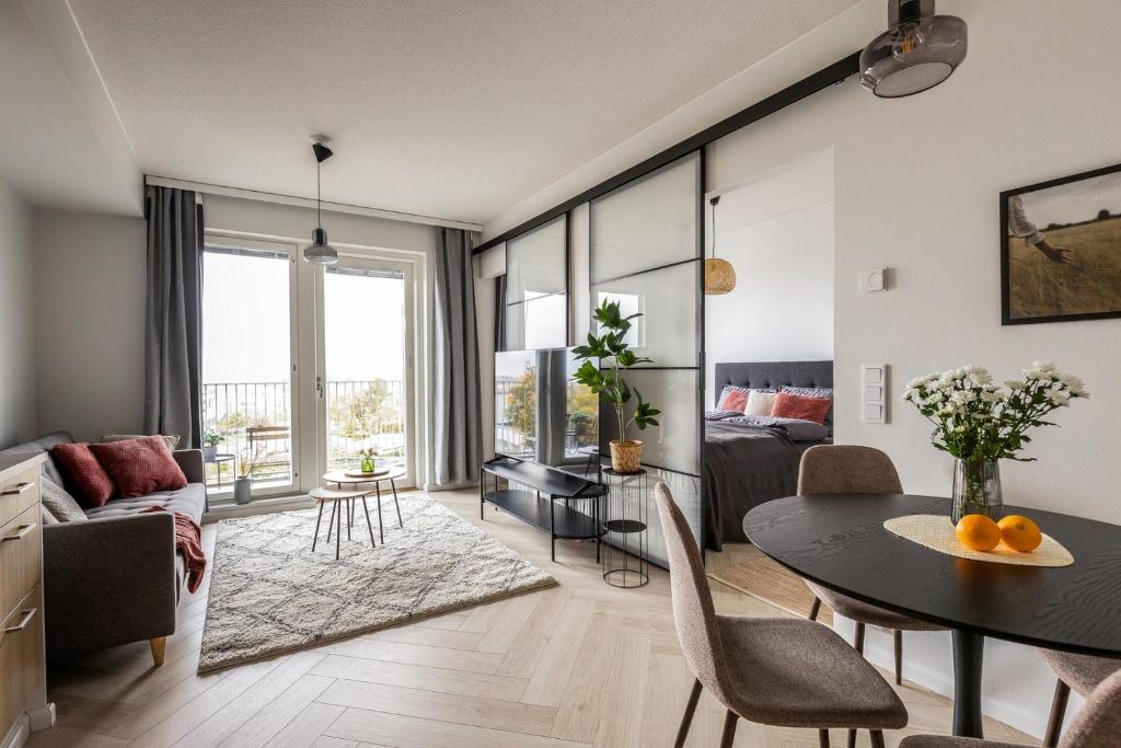 Χώρος καθιστικού στο Come in! "Kakola" Room for 3 in idyllic renovated prison area in Turku centrum!