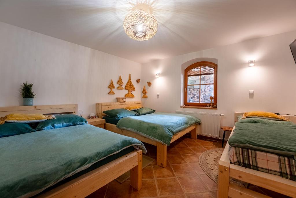 Postel nebo postele na pokoji v ubytování Spaní na včelách
