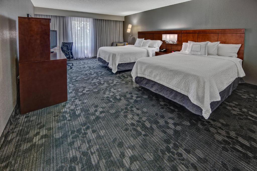 Postel nebo postele na pokoji v ubytování Courtyard by Marriott Abilene Southwest/Abilene Mall South