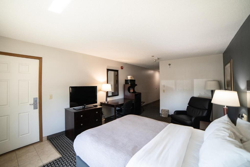 Quality Inn & Suites Watertown near Prairie Lakes Ice Arena - 