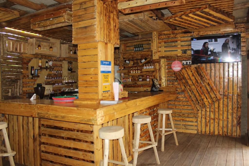 Lounge nebo bar v ubytování Highway 24 Lounge Masaka