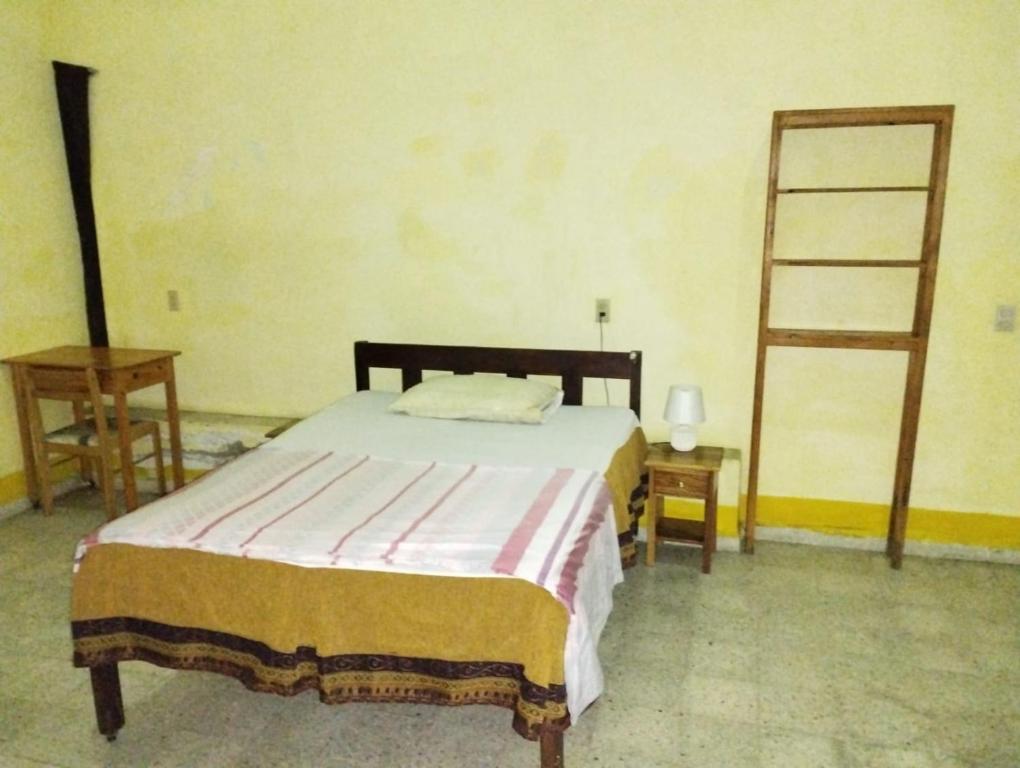 Postel nebo postele na pokoji v ubytování Hostal Juan Lindo