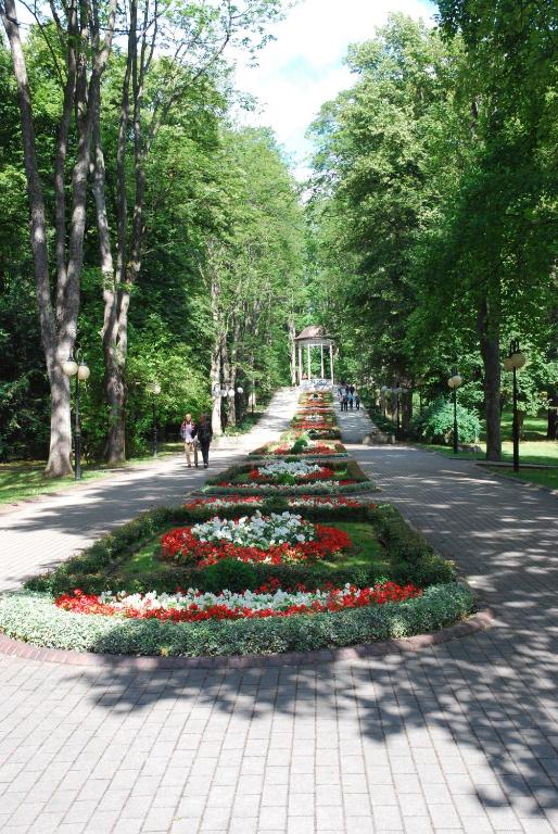 Vonkajšia záhrada v ubytovaní Apartament Parkowy w Polanicy Zdrój