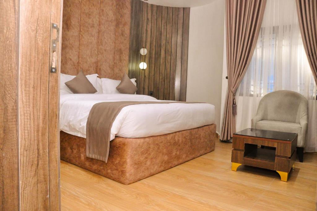 Postel nebo postele na pokoji v ubytování Jukky Hotel Abuja