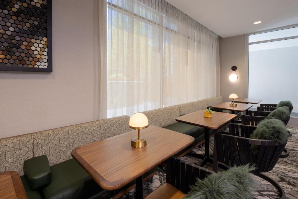 Posezení v ubytování SpringHill Suites by Marriott Jackson Hole