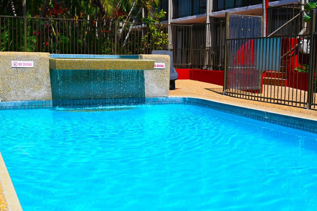 Waters Edge The Strand - Resim 17