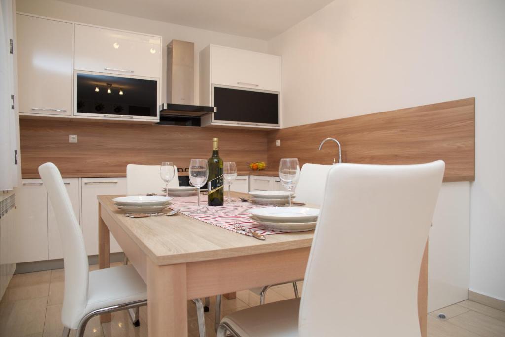 Antonija Apartments with Pool - Deluxe Apartment