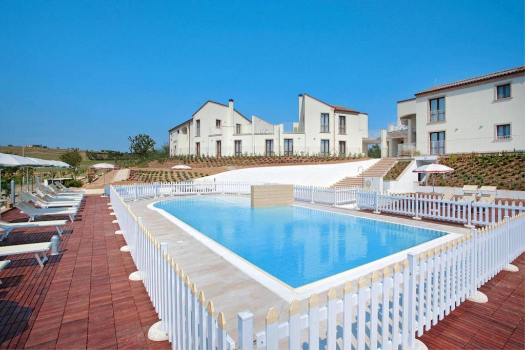 Basen w obiekcie Holiday Resort Contea dei Ciliegi Pedaso lub w pobliżu