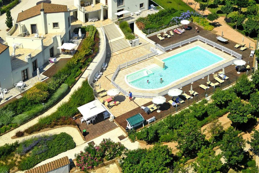 Basen w obiekcie Holiday Resort Contea dei Ciliegi Pedaso lub w pobliżu