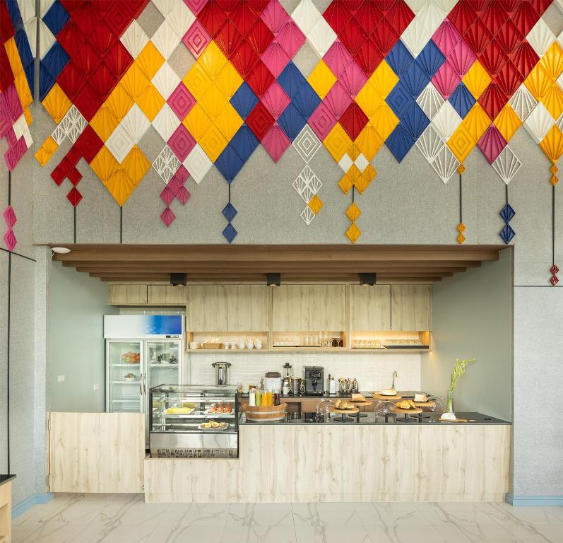 Kuchyň nebo kuchyňský kout v ubytování Hotel Selene Chiang Rai - SHA Certified