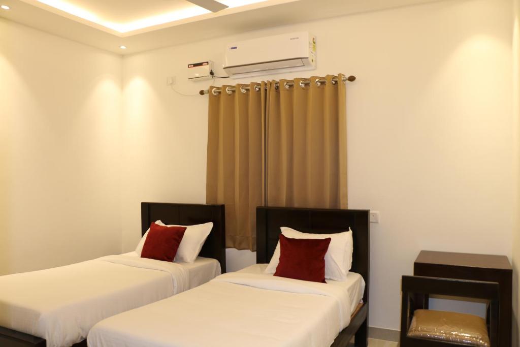 Postel nebo postele na pokoji v ubytování Vibha by Sri Lakshmi Homes
